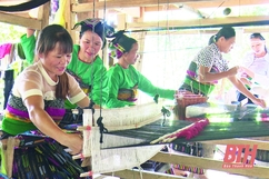 Huyện Lang Chánh khôi phục và phát triển nghề dệt thổ cẩm