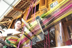 Duy trì và phát triển nghề Dệt thổ cẩm ở Bá Thước