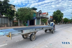 Tiềm ẩn nguy cơ mất an toàn từ những xe chở cồng kềnh trên đường