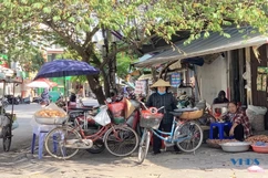 Tái diễn tình trạng lấn chiếm vỉa hè làm nơi kinh doanh