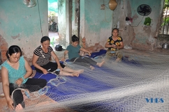 Phụ nữ xã Hoằng Trường với nghề đan lưới