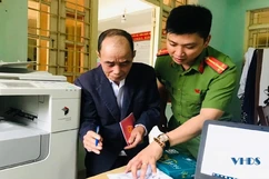 Hoa nở trên vùng đất khó