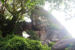 Khám phá di tích, danh thắng núi Voi
