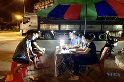 Trắng đêm rà soát, phòng dịch ở chợ đầu mối rau quả Đông Hương