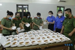 Phụ nữ Công an Thanh Hóa chung tay phòng, chống COVID-19