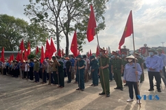 Huyện Triệu Sơn ra quân dọn vệ sinh môi trường, giải phóng hành lang an toàn giao thông