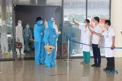 Niềm vui của bệnh nhân và người nhà bệnh nhân sau 31 ngày cách ly điều trị tại khu cách ly điều trị Bệnh viện Ung bướu tỉnh Thanh Hóa