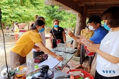 Trang bị kỹ năng nấu ăn, pha chế đồ uống cho các hộ làm du lịch cộng đồng tại Quan Hóa