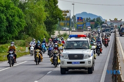 Hình ảnh lực lượng chức năng Thanh Hóa hỗ trợ hàng nghìn người dân từ miền Nam về quê