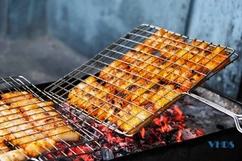 Thơm, giòn chả tôm xứ Thanh