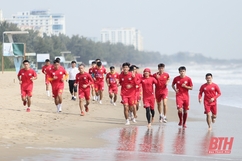 Các cầu thủ Đông Á Thanh Hóa hào hứng với các bài tập tăng cường thể lực