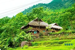 Chàng trai trẻ và ngôi nhà nhỏ giữa núi rừng Pù Luông