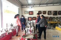 Làng Trà Đông nhộn nhịp khách tham quan, mua sắm dịp cuối năm