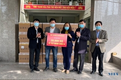 Tập đoàn Sun Group tặng TP Sầm Sơn 20.000 bộ kit xét nghiệm COVID-19