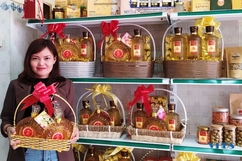 Đưa sản phẩm OCOP vào lẵng quà tặng