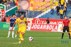 Tân binh Paulo Henrique ghi bàn thắng đầu tiên cho Đông Á Thanh Hóa