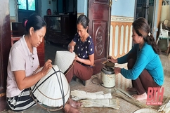 Nghề làm nón lá Thọ Lộc giúp tăng thu nhập cho người dân địa phương lúc nông nhàn