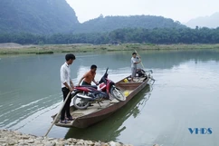 Bên trong ngôi làng biệt lập bên bờ sông Mã