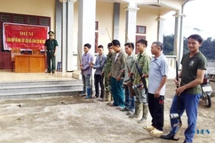 Đồn Biên phòng Trung Lý vận động Nhân dân giao nộp súng tự chế