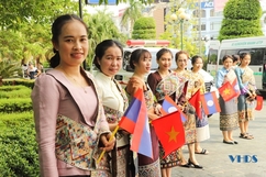 Hình ảnh thân thiện của các tình nguyện viên trong “Tuần lễ văn hóa hữu nghị Thanh Hóa - Hủa Phăn 2022”