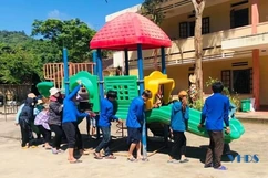 Huyện đoàn Quan Sơn hỗ trợ các trường học chuẩn bị năm học mới