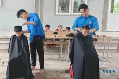 Tuổi trẻ Quan Sơn tiếp sức cho học sinh nghèo bước vào năm học mới