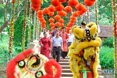 Lễ hội Phủ Na thu hút đông đảo du khách thập phương
