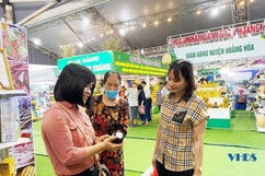 Đông đảo người dân mua sắm tại Hội nghị kết nối cung - cầu nông sản, thực phẩm an toàn tỉnh Thanh Hóa năm 2022