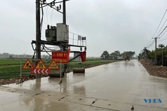 Trạm điện cản trở giao thông