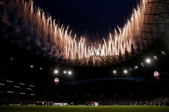 Tottenham Stadium công chiếu bộ phim “Lật mặt”