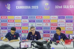 HLV Troussier bênh vực U22 Việt Nam sau khi bị loại ở bán kết SEA Games 32