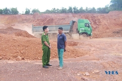 Công an huyện Thạch Thành tăng cường kiểm tra, xử lý hoạt động khai thác khoáng sản