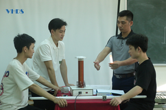 Nhóm sinh viên Trường ĐH Hồng Đức chế tạo thành công mô hình hệ thống truyền điện không dây khoảng cách trung bìn h