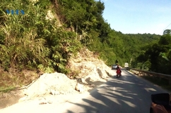 Cần sớm khắc phục các điểm sạt lở trên Quốc lộ 217 đoạn qua huyện Quan Sơn