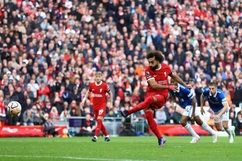 Trong giông bão, Liverpool vẫn phải dựa vào Salah