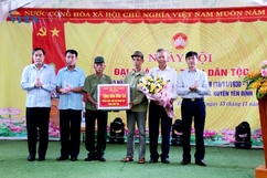 Yên Định: Thăm, tặng quà 13 khu dân cư tiêu biểu tổ chức Ngày hội đại đoàn kết toàn dân tộc