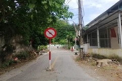 Ô tô vượt biển cấm gây mất an toàn giao thông đường sắt