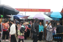 Rủ nhau xuống chợ Nhi Sơn