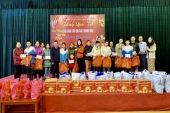 Trường THCS Trần Mai Ninh tặng quà và chúc Tết Làng Trẻ em SOS Thanh Hóa