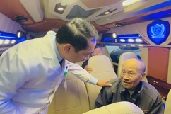 “Chuyến xe yêu thương” đưa người bệnh về quê đón Tết