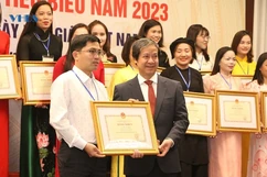Nghề cứ cuốn tôi đi...