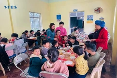 Trao tình yêu thương