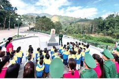 Linh thiêng cột mốc