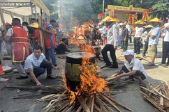Từ nghi thức cầu mưa đến lễ hội bánh chưng - bánh giầy trên thành phố biển Sầm Sơn