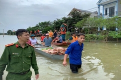 Đoàn viên thanh niên huyện Thạch Thành nỗ lực hỗ trợ người dân sau bão