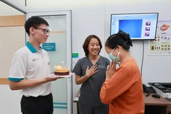 Người mù lòa bước sang “trang mới” nhờ các nghĩa cử cao đẹp