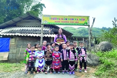 Vui đón học sinh trở lại trường