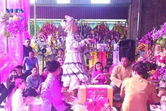 “Tiền bay”...