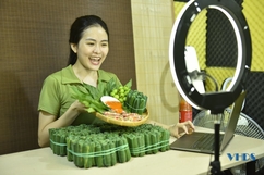 Cô gái gen Z đưa nem chua xứ Thanh “lên sóng”