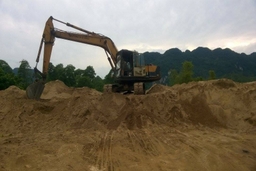 Bá Thước: Chấm dứt hoạt động bãi tập kết cát trái phép